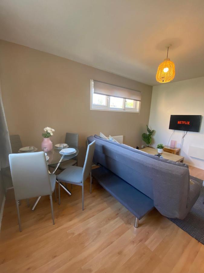 Cosy 1 Bedroom House In With Free Wifi And Parking By Hp Apartment Milton Keynes